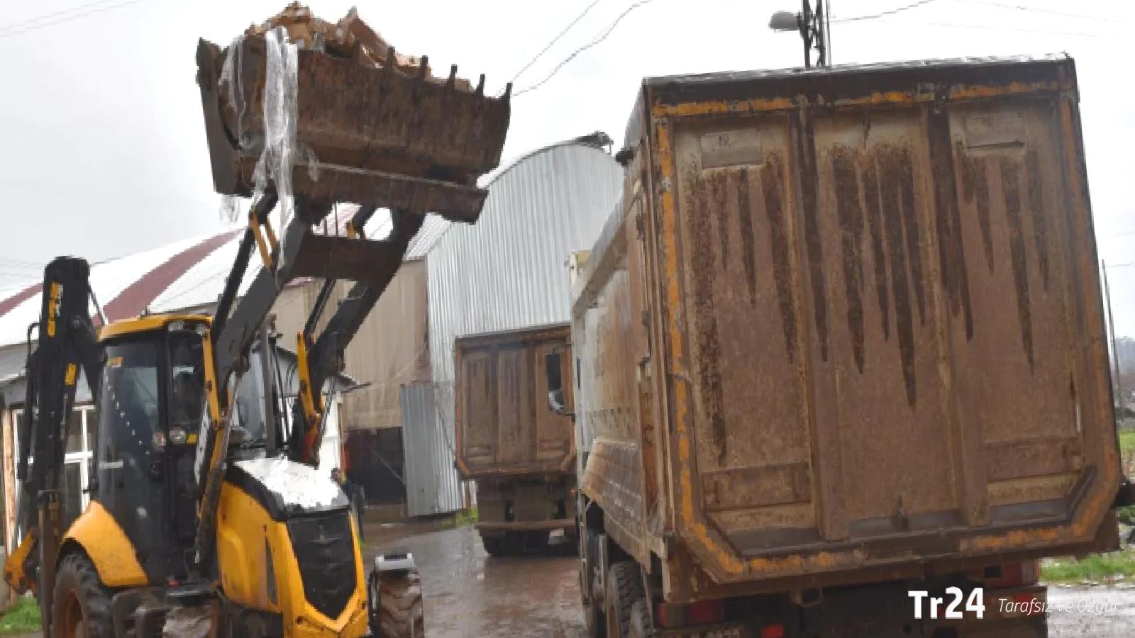 Siverek’te 50 ton bozuk tavuk eti ele geçirildi, 8 kamyona doldurulan tavuk etleri imha edildi