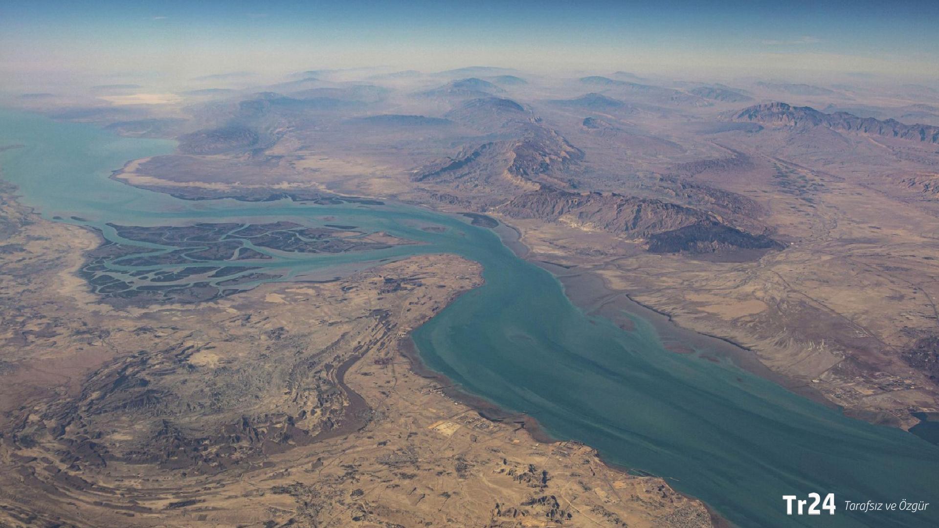 ‘Trump, Hark Adası’nı ele geçirerek Hürmüz Boğazı’nı açmaya hazırlanıyor’