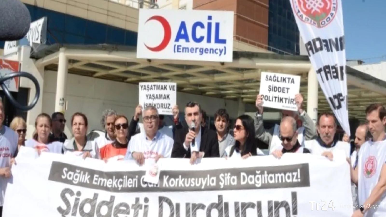 Yüreğir Devlet Hastanesi’nde doktorlar üç saat boyunca odada kilitli kaldı; sendikalar hastane önünde basın açıklaması yaptı