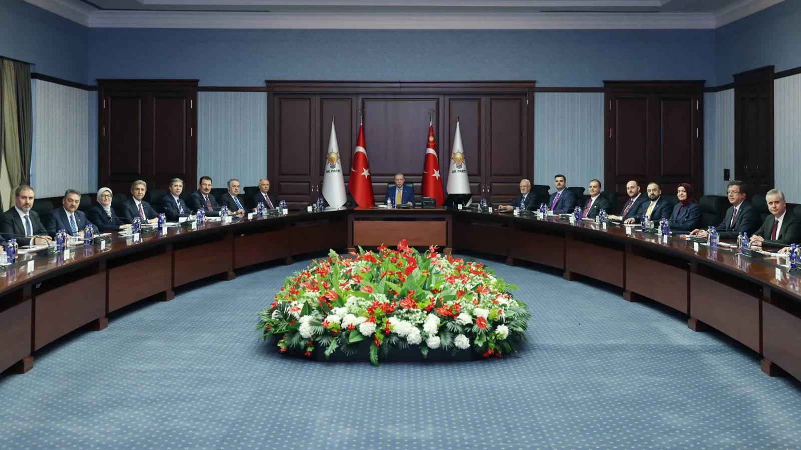 AKP MYK toplanıyor: Gündemde hangi konular var?