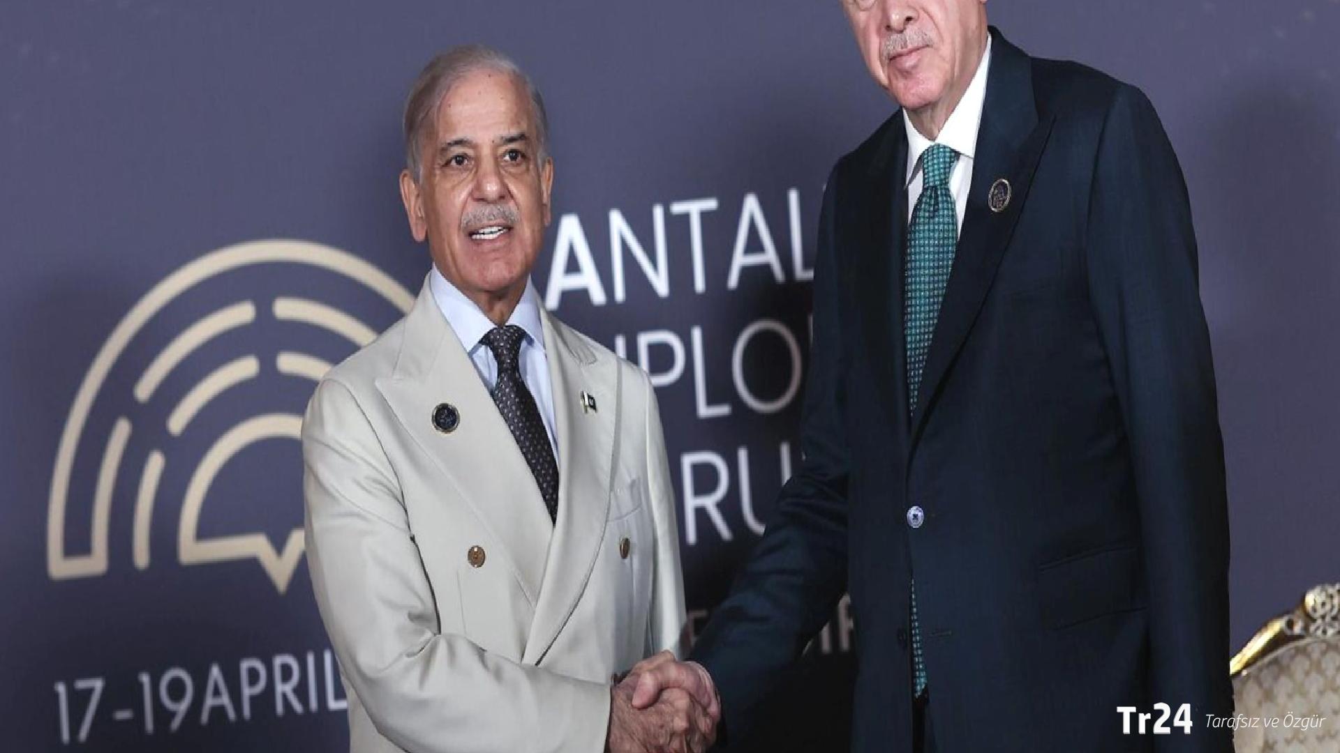 Cumhurbaşkanı Erdoğan, Pakistan Başbakanı Şerif’le bir araya geldi