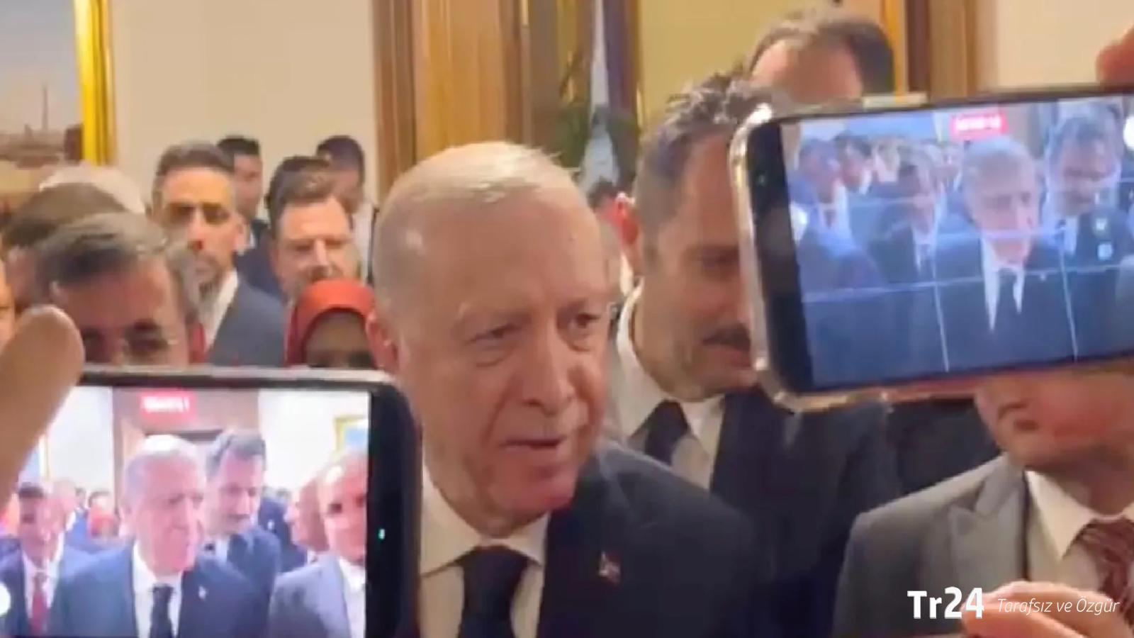 Erdoğan’dan “Özgür Özel’le görüşür müsünüz?” sorusuna yanıt: Bizim kitabımızda yok yok. Tabii görüşeceğiz
