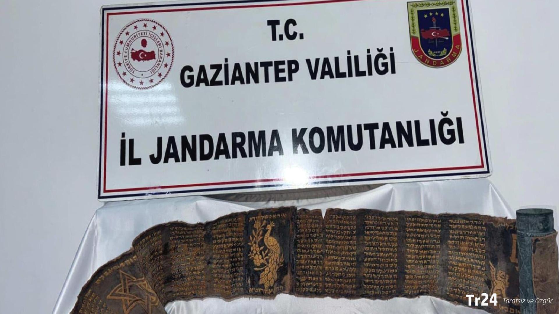 Gaziantep’te piton derisine işlenmiş İbranice altın yazma kitap ele geçirildi