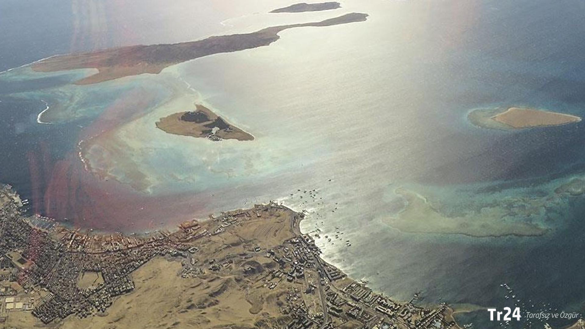 İran Devrim Muhafızları: İran, Hürmüz Boğazı’ndan geçmeye çalışan 2 izinsiz gemiyi alıkoydu