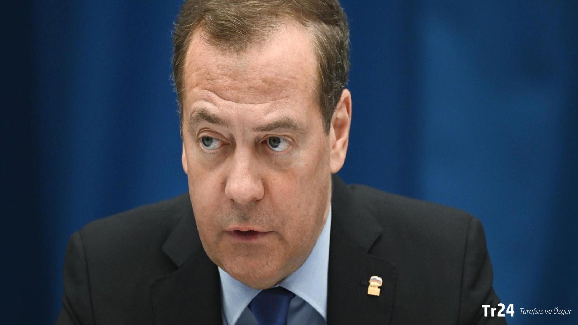 Medvedev: Trump’ın aşağılamaları sonrası Macron, Rusya’nın haklılığını kabul edebilir