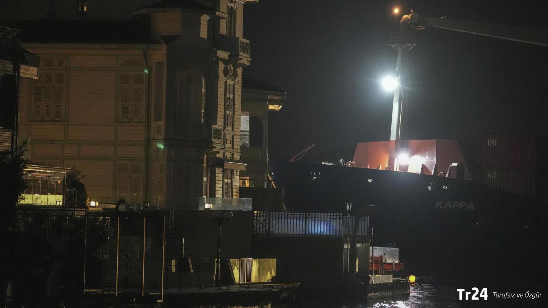 Sarıyer’de konteyner gemisi karaya oturdu: İstanbul Boğazı gemi trafiği askıya alındı