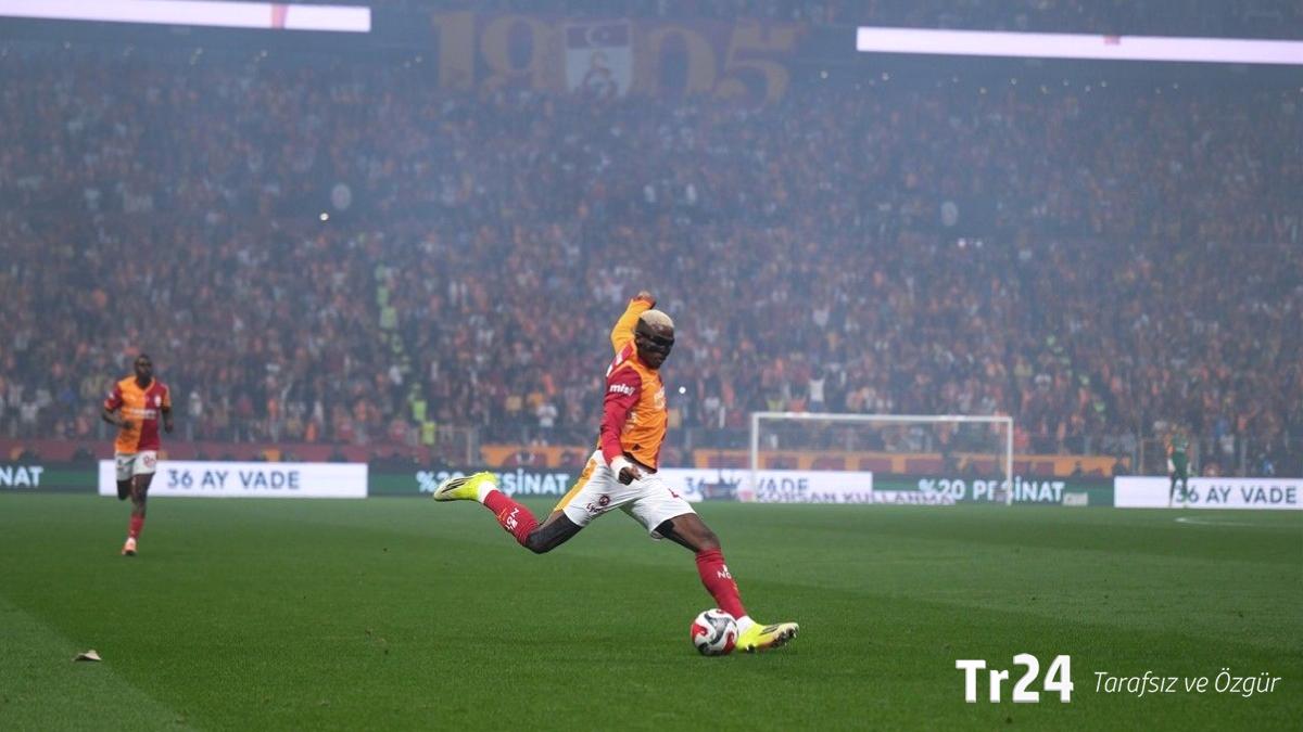 Victor Osimhen bu sezonki 20. golünü attı