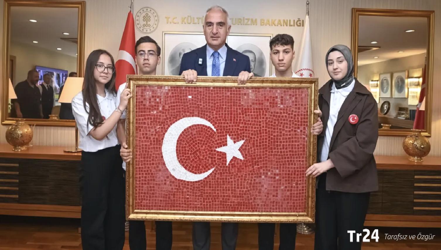 Bakan Ersoy, 19 Mayıs’ta genç sanatçıları ağırladı