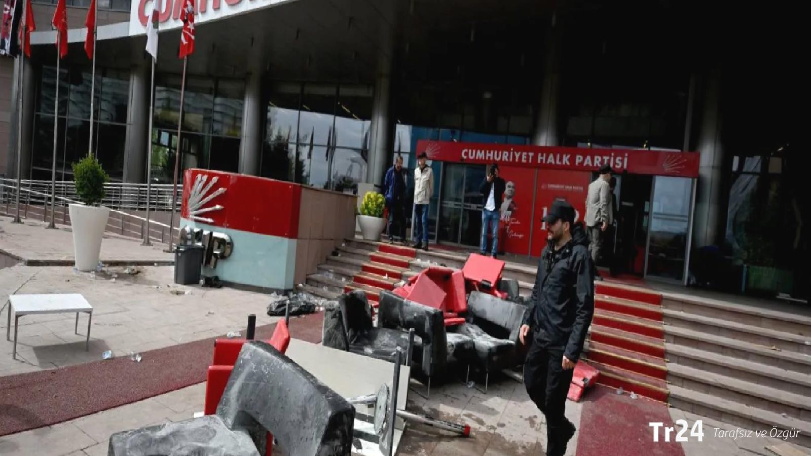 Başsavcılık’tan CHP soruşturması: Meclis yürüyüşü ile CHP önünde bir kadının üzerine araba süren kişiye de soruşturma