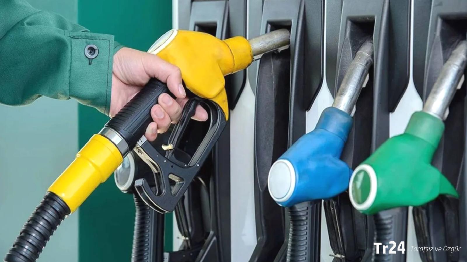 Benzine indirim geldi: Fiyatlar gece yarısı değişti!