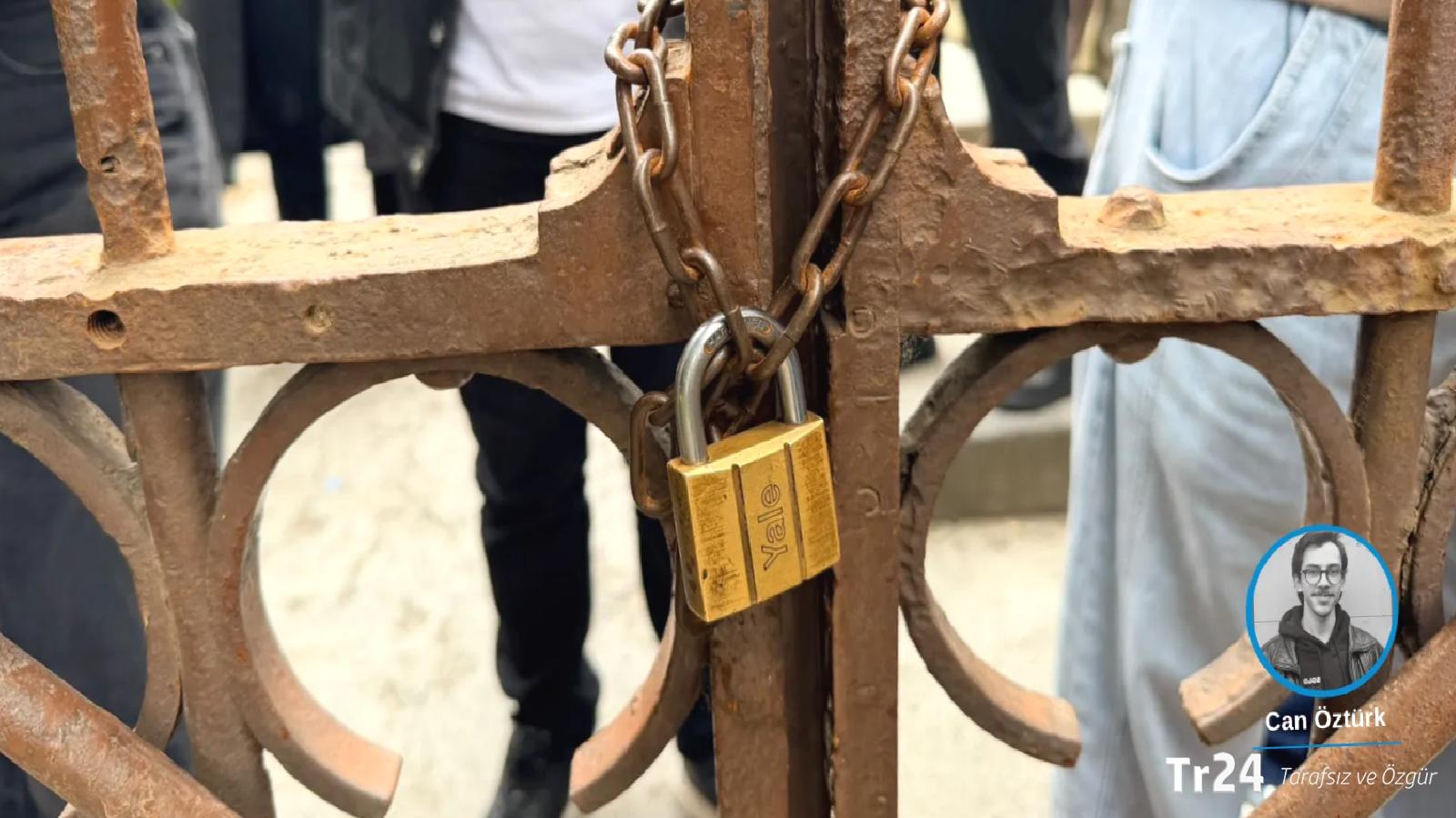 Bilgi Üniversitesi öğrenci ve akademisyenleri kapatma kararını protesto ediyor: Çevik kuvvet ve TOMA geldi, okulun kapısına kilit vuruldu!