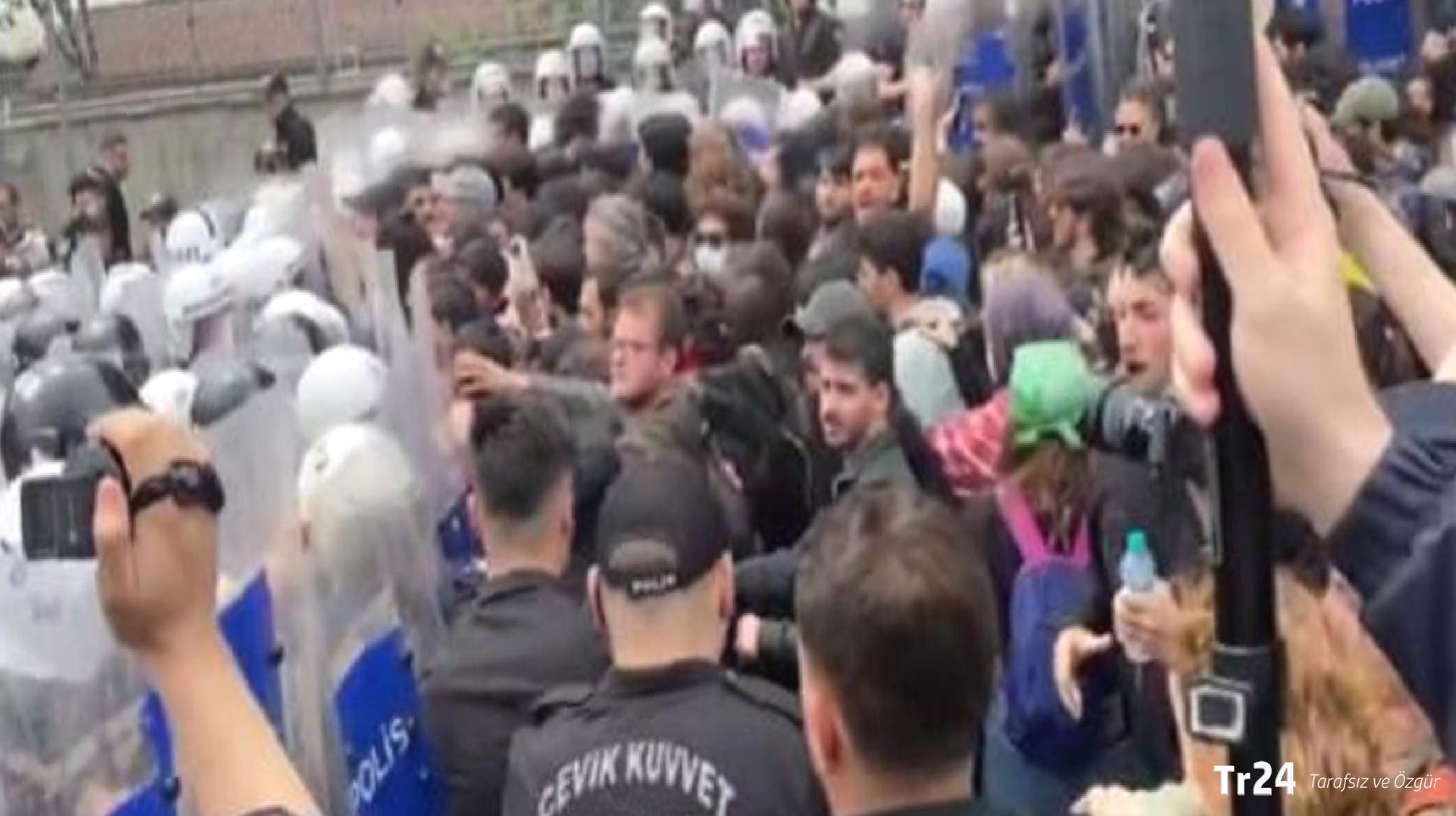 Bilgi Üniversitesi önünde öğrenci eylemi: Polis eyleme müdahale etti