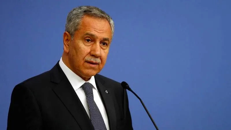 Bülent Arınç’tan yeni parti iddialarına yanıt: “Demokrasi buluşmaları” yapılıyor ancak böyle bir gündem yok