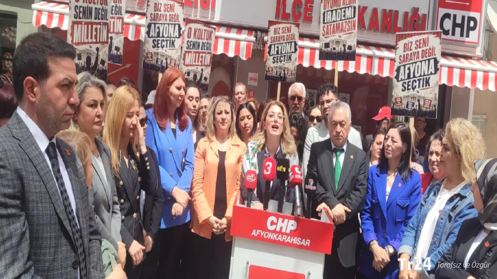 CHP’den, AKP’ye geçen Burcu Köksal’a sert tepki: İradesini satan başkan diye anılacaksın!