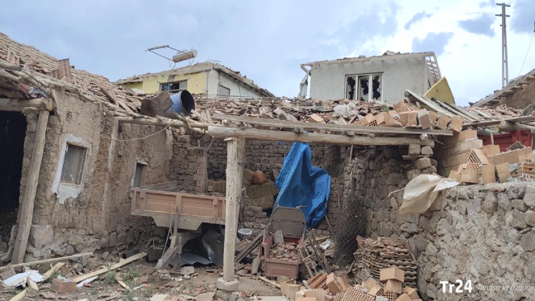 Çorum’da hortum meydana geldi, 5 kişi yaralandı, çok sayıda evde hasar oluştu