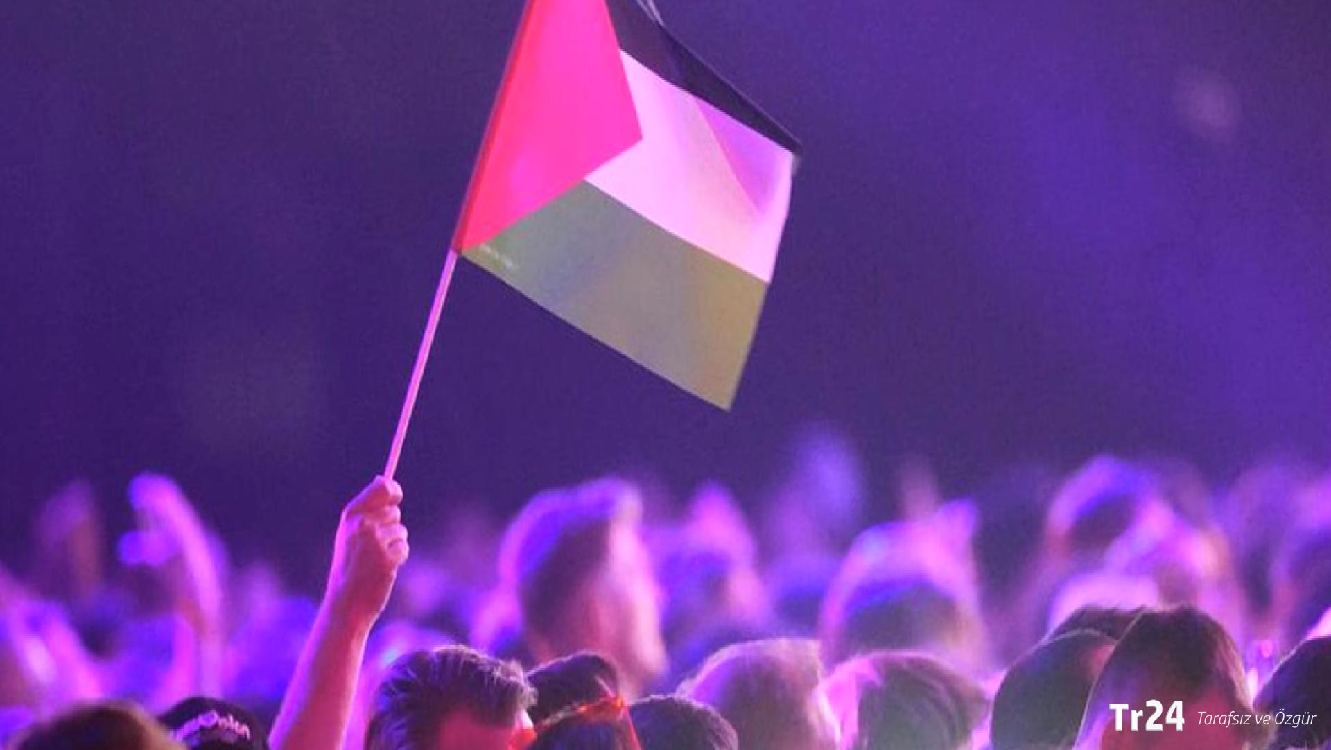 İsrail’e Eurovision’da protesto: Seyirciler zorla çıkartıldı
