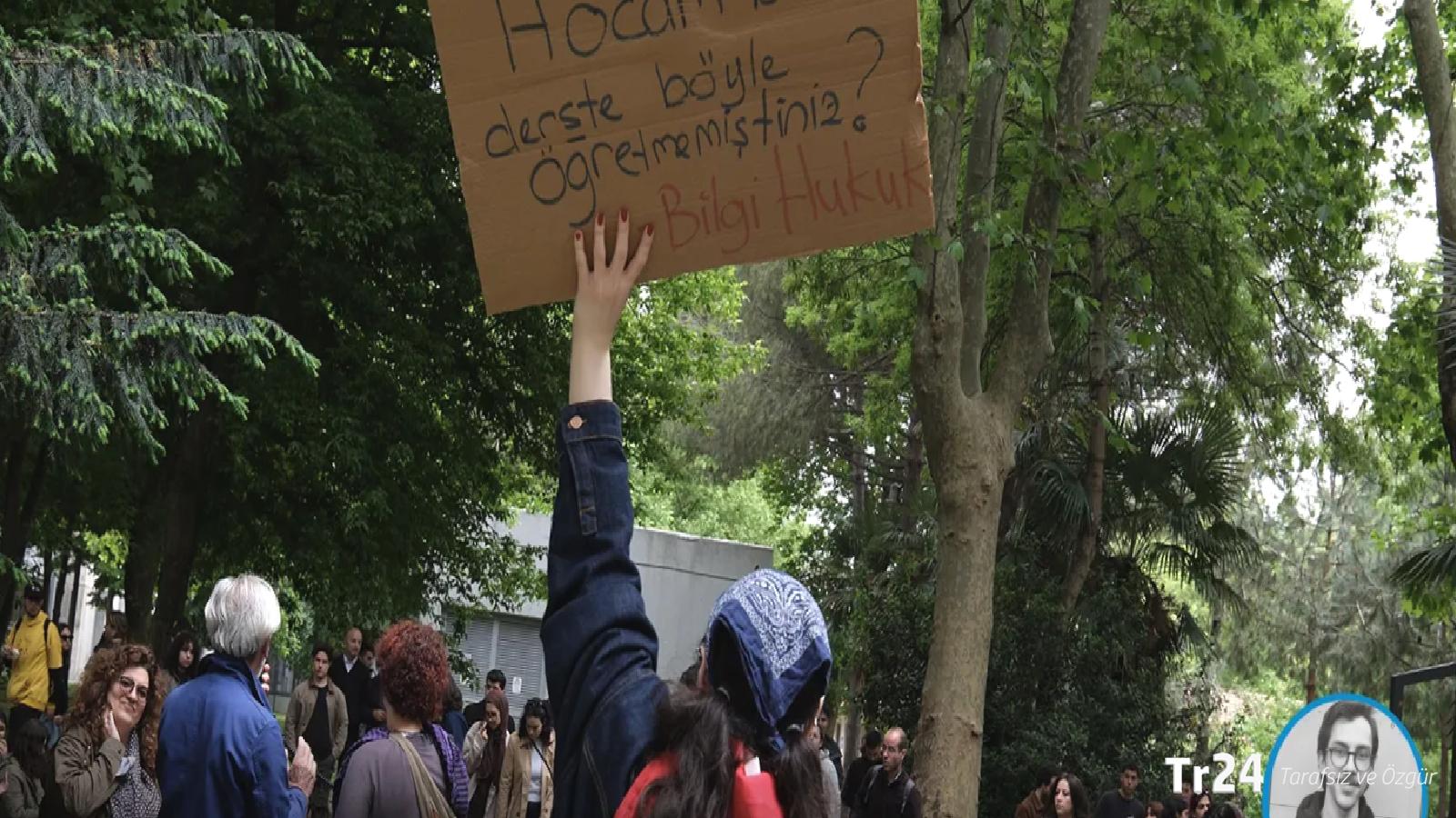 Kapatılan Bilgi Üniversitesi’nde öğrenci protestosunun ikinci günü | Okulun kapısı yine kilitlendi, bir sendikacı yaralandı: Rektör Yazgan’dan “Elimizden geleni yapıyoruz” açıklaması