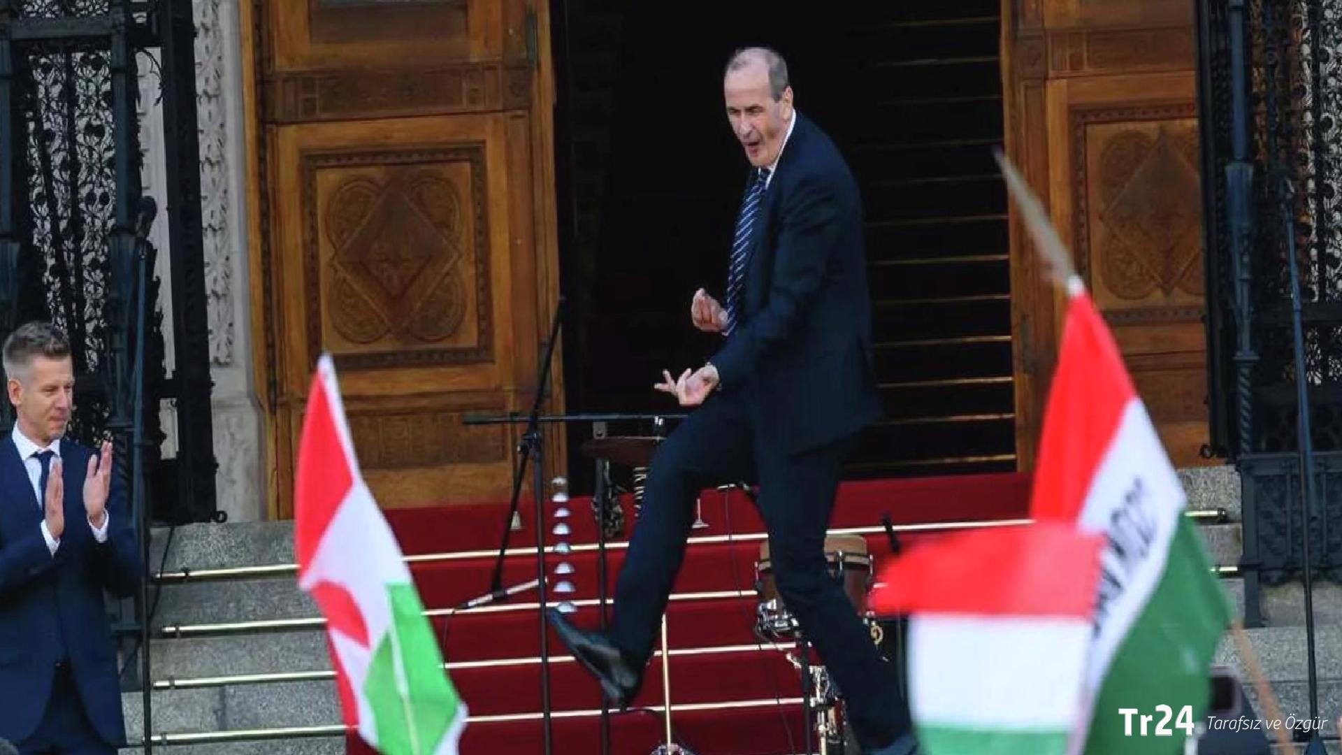 Macaristan yeni Sağlık Bakanı’ndan meclis önünde viral dans