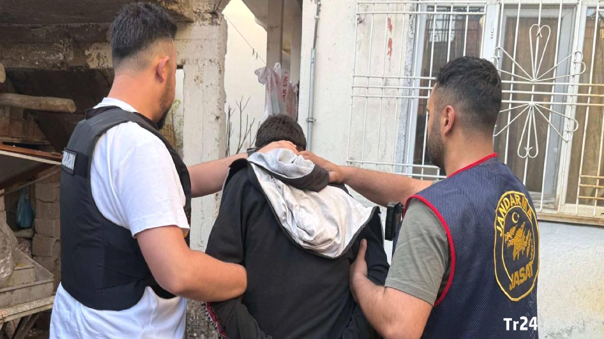 MİT’ten sınır ötesinde DEAŞ operasyonu: kırmızı bülten ile aranan 10 DEAŞ’lı yakalanarak Türkiye’ye getirildi
