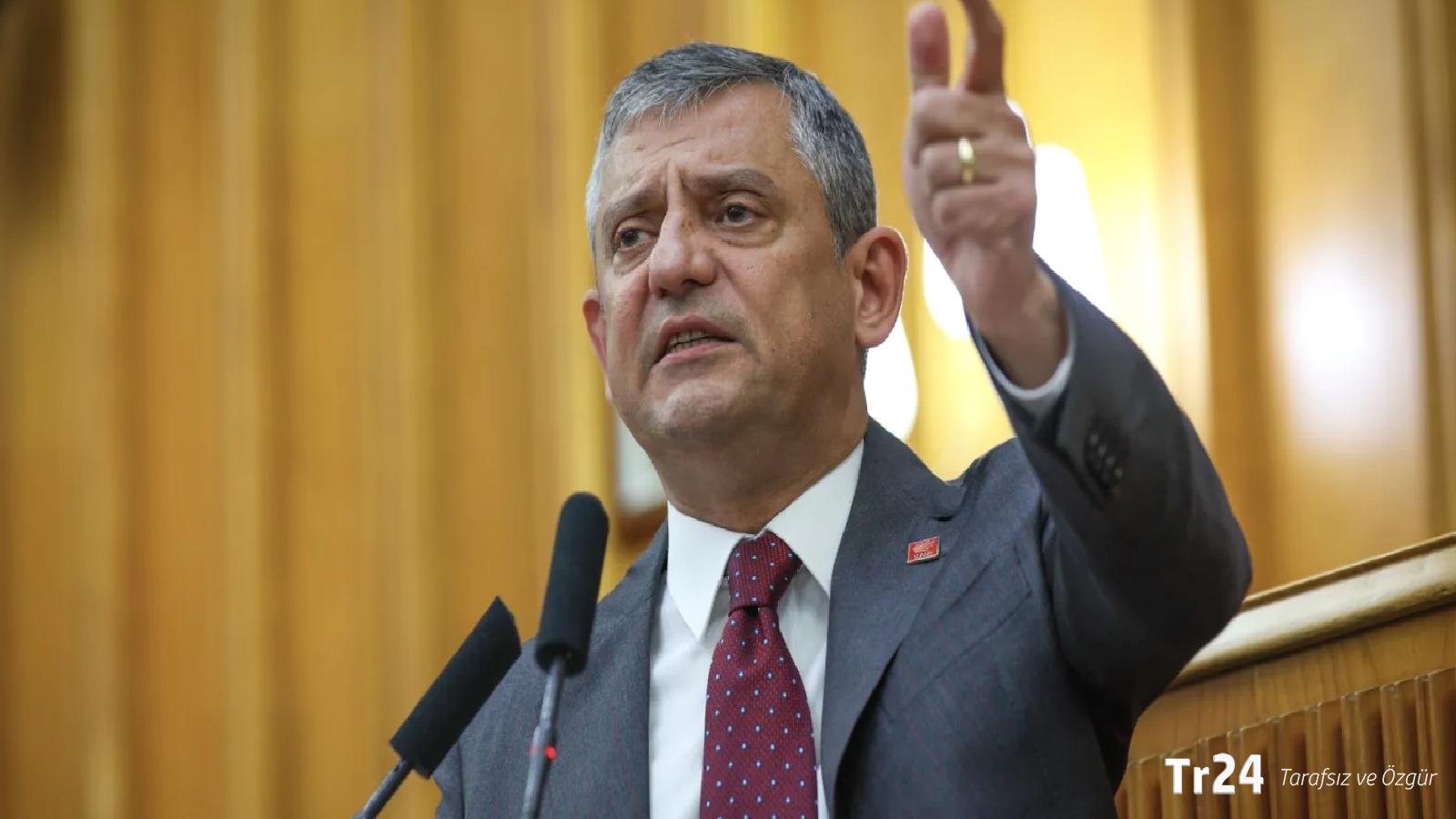 Özgür Özel: Bakanlıktan soruşturmalarla ilgili bütün bilgileri deşifre ediyorlar, gruplardan, hükmedebildikleri muhabirlere mesajlar gönderiyorlar
