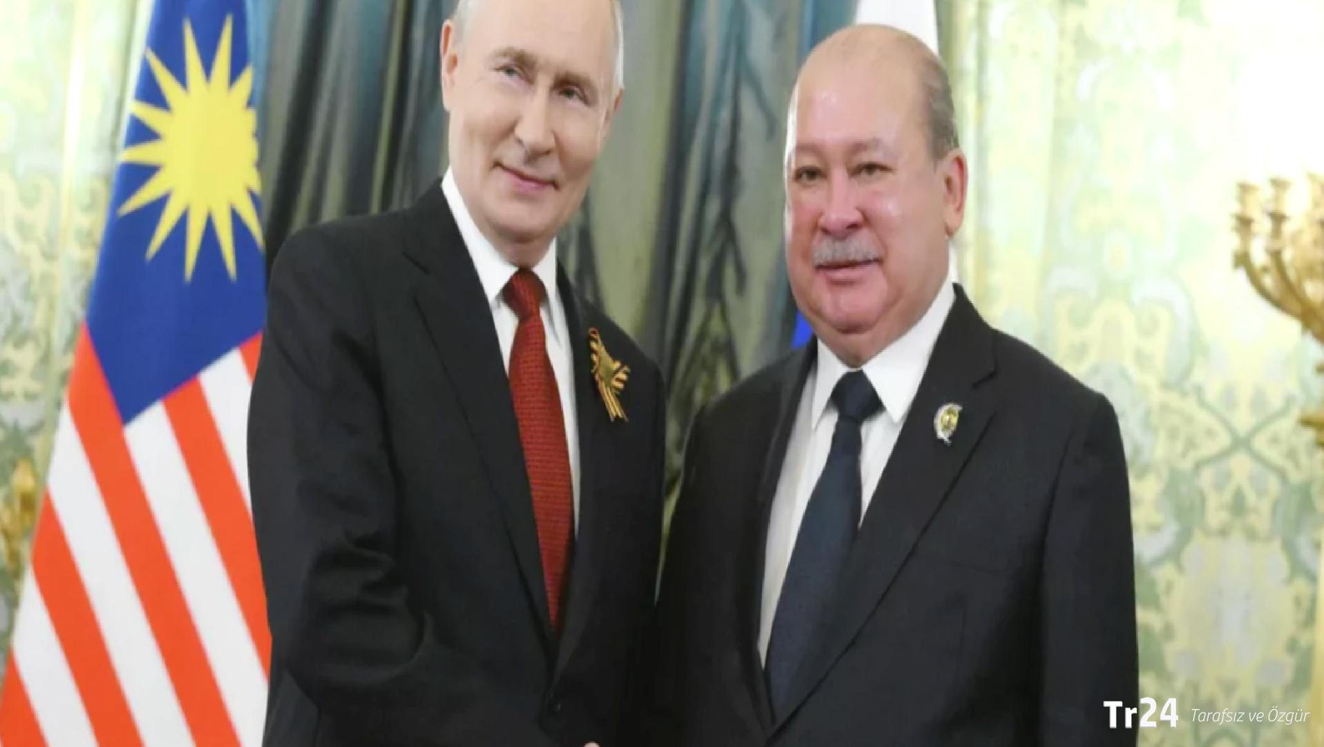 Putin, Kremlin’de Malezya Kralı Sultan İbrahim ile bir araya geldi
