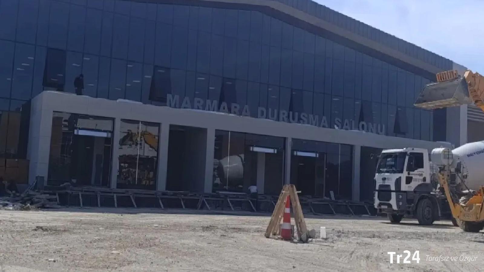 Silivri’de yeni inşa edilen salonda sona gelindi, tabelası asıldı, önümüzdeki hafta faaliyete girmesi bekleniyor
