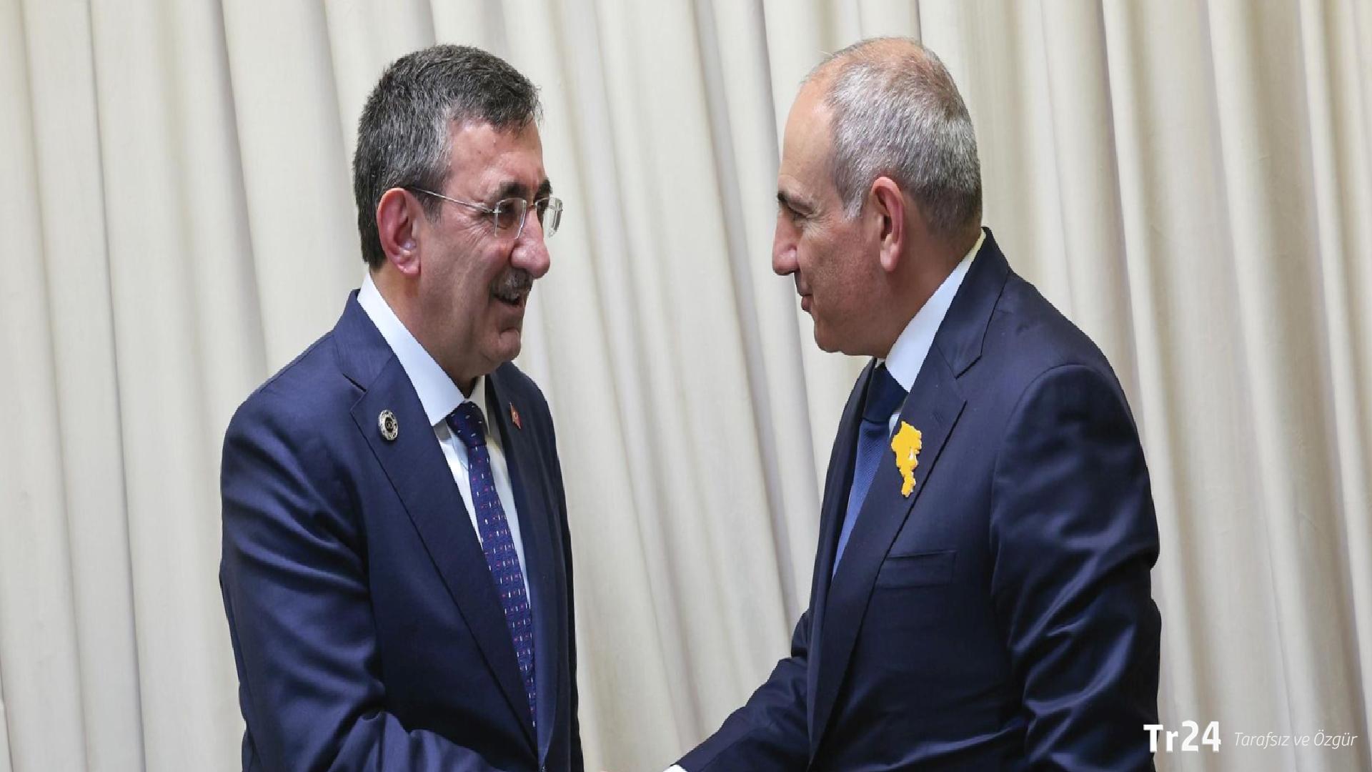 Yılmaz, Paşinyan ile görüştü: Türkiye-Ermenistan Ani köprüsü için imza attı