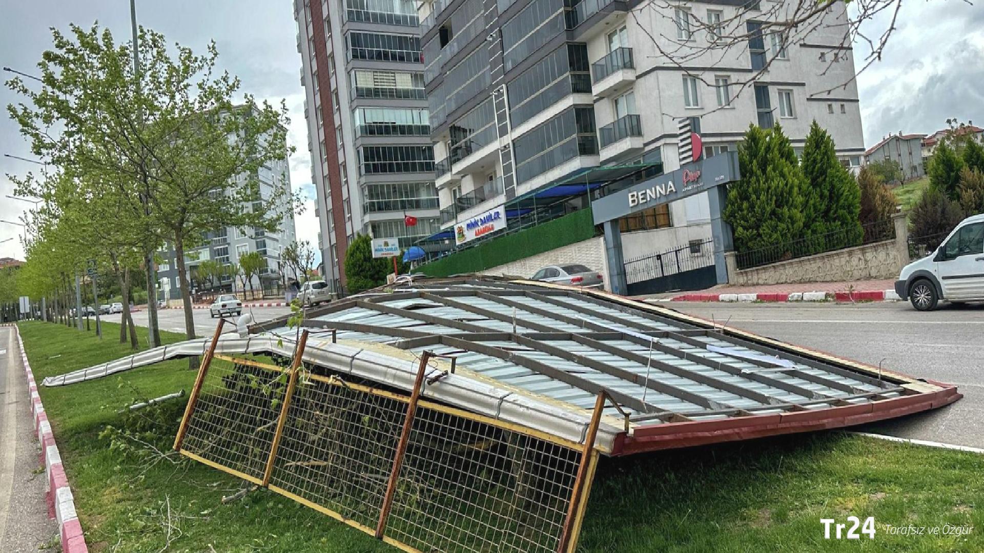 Yurtta fırtına kentleri vurdu: Çatılar uçtu, binalar hasar aldı