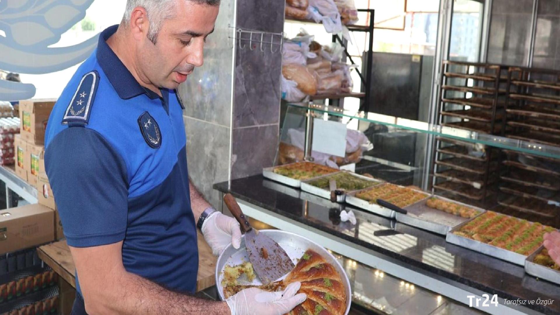 Şanlıurfa’da tatlıdan böcek çıktı: İşletmeye 132 bin lira ceza kesildi