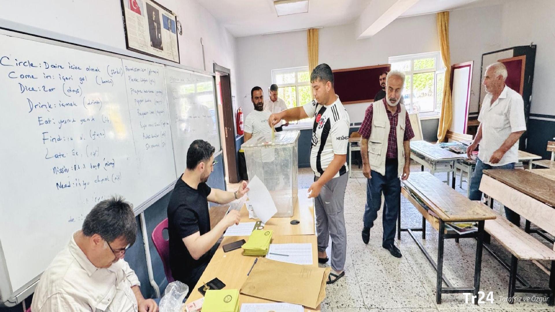 Türkiye’de ara seçim heyecanı: Halk sandık başına gitti