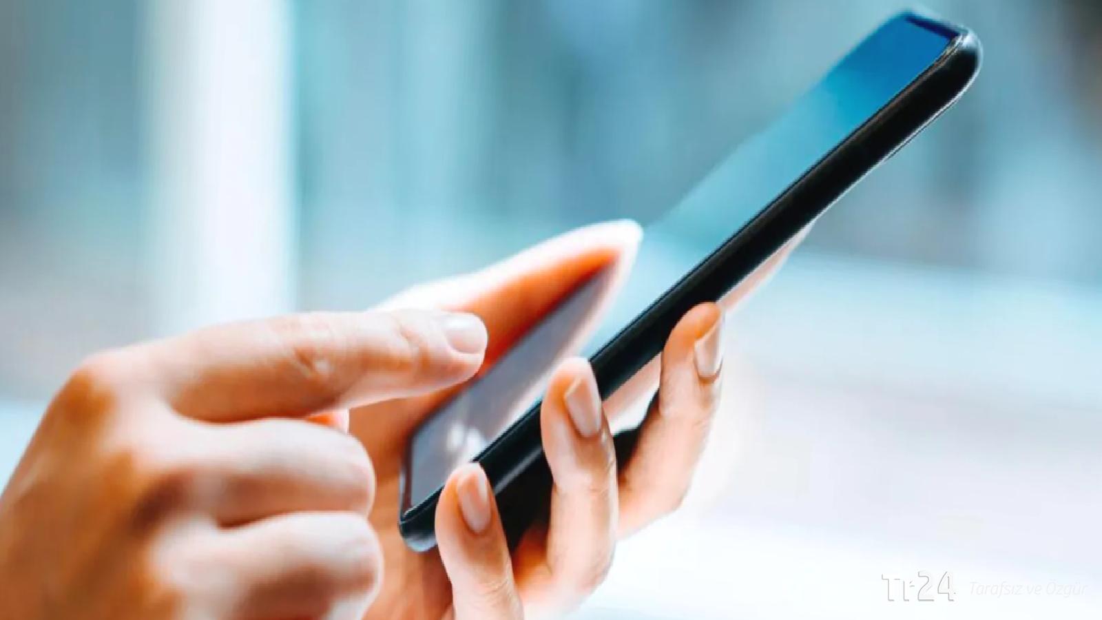 Yargıtay’dan emsal karar: Şirket telefonundaki mesajları okuyan patron tazminat ödeyecek