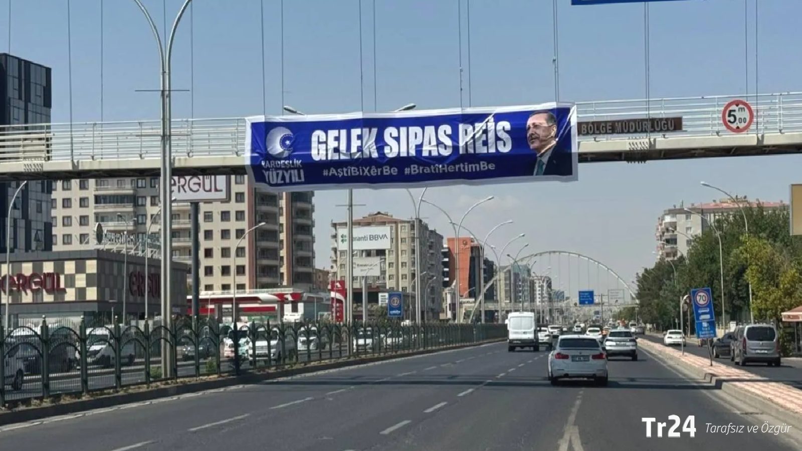 Diyarbakır’da Erdoğan için Kürtçe pankart: Çok teşekkürler reis