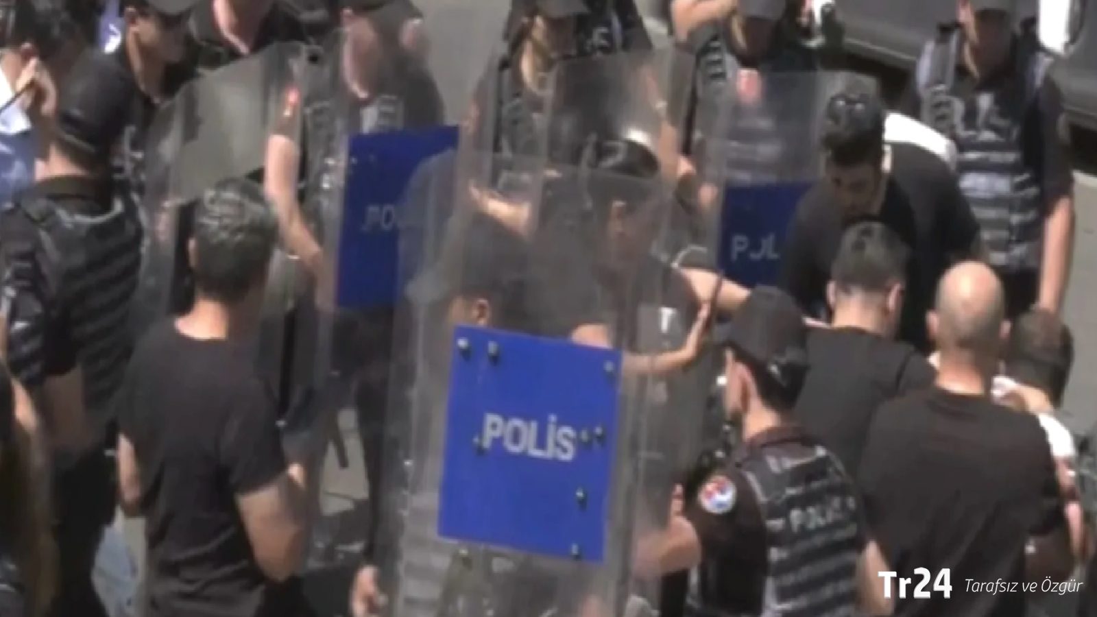 NATO Zirvesi tutuklusu kadınlardan mesaj: Madenci eylemindeki fotoğrafları suçmuş gibi dosyaya koydular, madencilerin haklı direnişini selamlıyoruz